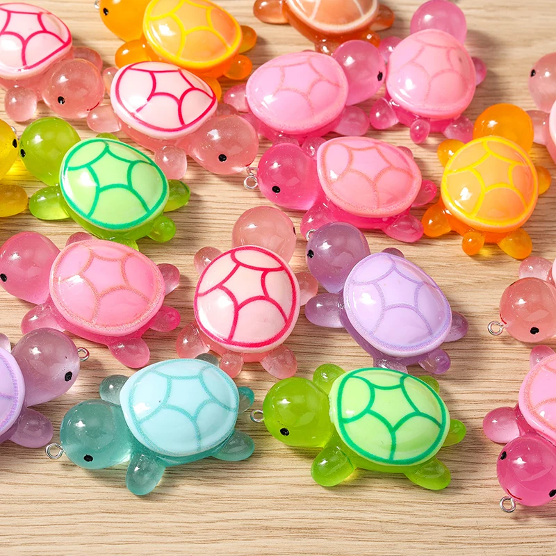 Tusember Niedliche Schildkröten-Anhänger aus Harz, bunte leuchtende Schildkröten-Charms für die Schmuckherstellung, handgefertigte Ohrringe, Halsketten, DIY – Detail 4