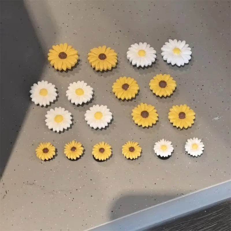 18 teile/satz Heißer Verkauf DIY Loch Schuhe Charms Daisy Blume Zubehör Designer Qualität Garten Schuh Dekoration Mädchen Geschenk