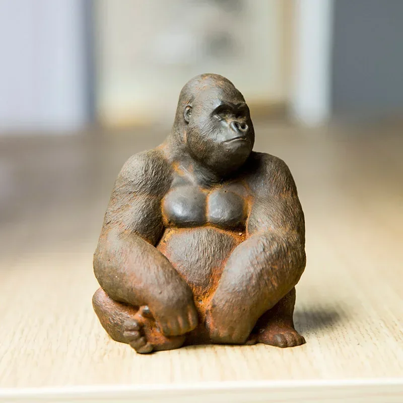 Creative Imitation Cast Iron Rust Metal Figurine Mini Gorilla Animal Desktop Ornament Living Room Handicraft Home Decorations