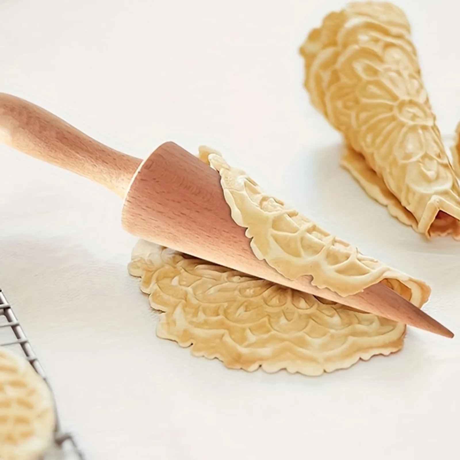 Wooden Multipurpose Ice Cream Cone Maker Dessert Cooking Baking Tool Pastry Waffle Roller Tools for Kitchen Hotel Picnic