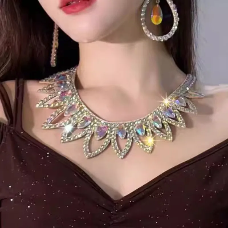 맞춤형 새로운 밸리 댄스 의상 공연 액세서리 수제 라인 석 목걸이 오리엔탈 댄스 세트 저렴한 옷