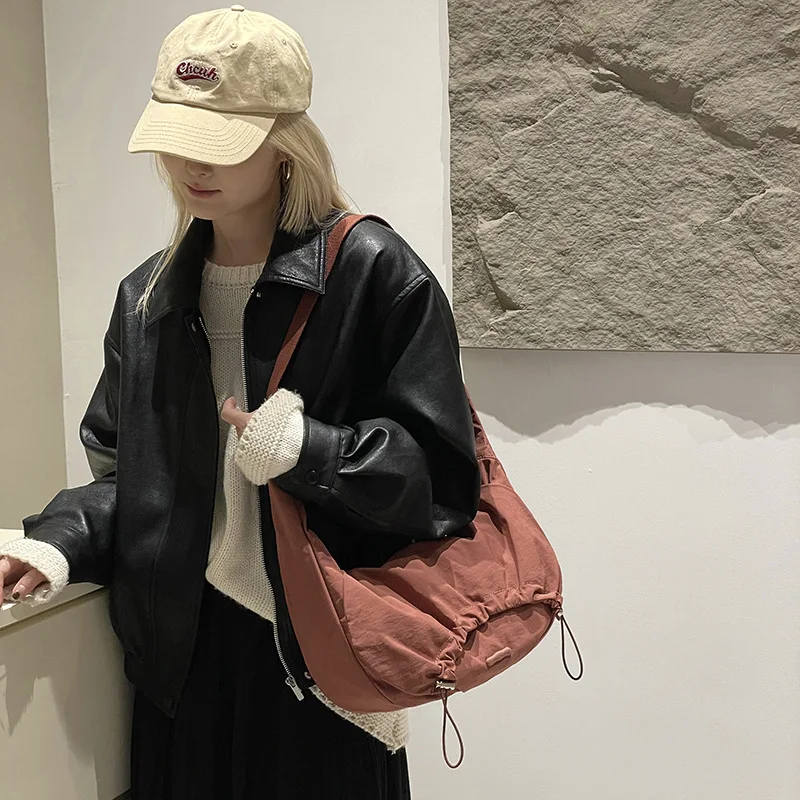 

Ins casual crossbody women's bag with large capacity, lightweight and lazy commuting, drawstring dumpling bag designer luxury