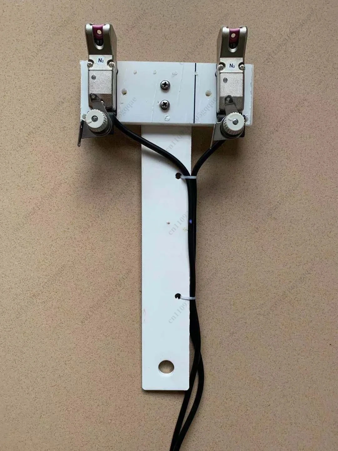 Verarbeitung von kundenspezifischen Nähmaschinen, Mehrnadelmaschinen, Drahtbruchdetektoren, Reibungssensoren – Detail 5