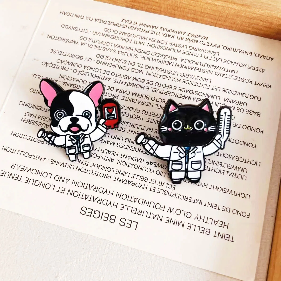 Персонализированная-милая-мультяшная-брошь-значок-с-котом-из-медицинской-серии-булавка-для-медсестры-украшение-для-одежды-и-рюкзака