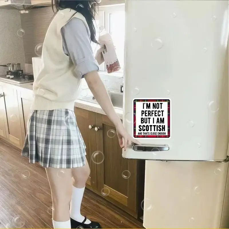 أنا لست مثاليًا ولكني اسكتلنديًا ويمكن استخدام ملصق هدايا اسكتلندا المضحك بما فيه الكفاية للالتصاق على السيارات وأجهزة الكمبيوتر المحمولة،
