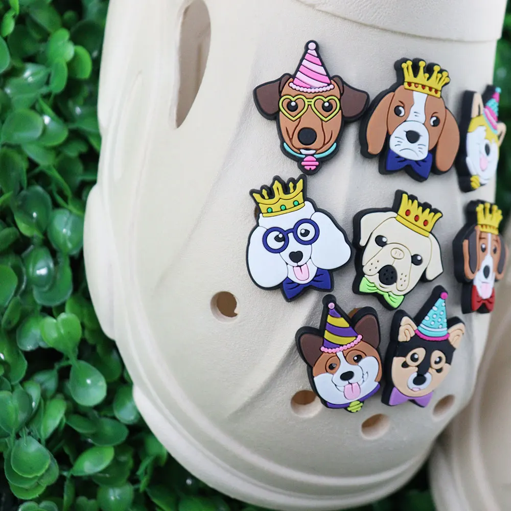 Mix 50 Stuks Pvc Kawaii Dieren Soorten Hond Kroon Hoed Kinderen Schoen Bedels Knoop Klomp Rugzak Accessoires Fit Armband Kid Cadeau