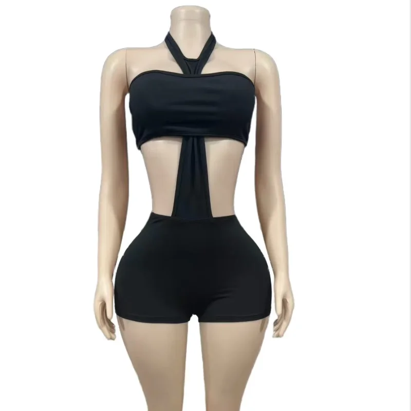 شورت بذلة قصيرة أنيقة على الطراز القوطي العصري لعام 2025 برقبة متقاطعة معلقة، بدون حمالات، مقاس نحيف