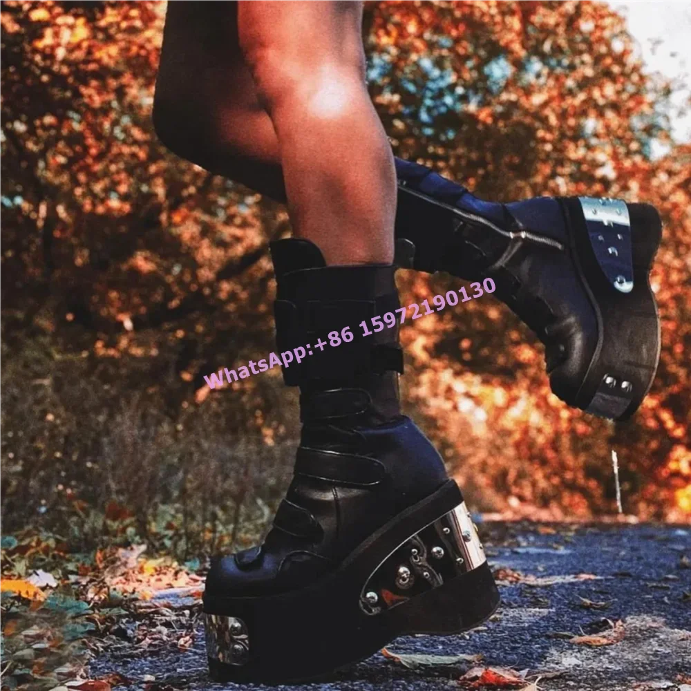 

Черные сапоги до середины икры на платформе, с круглым носком, на толстой подошве, с металлическими украшениями, кожаные туфли в темном стиле, женские зимние крутые модные ботинки