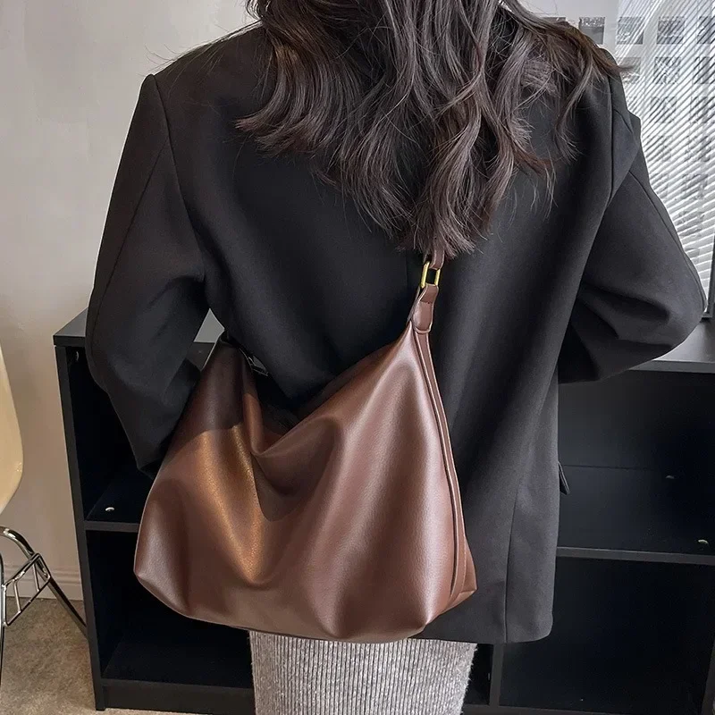 Women's Leather Tote Bag with Large Capacity, Simple and Versatile Commuting Bag, Fashionable and Casual One Shoulder Crossbody