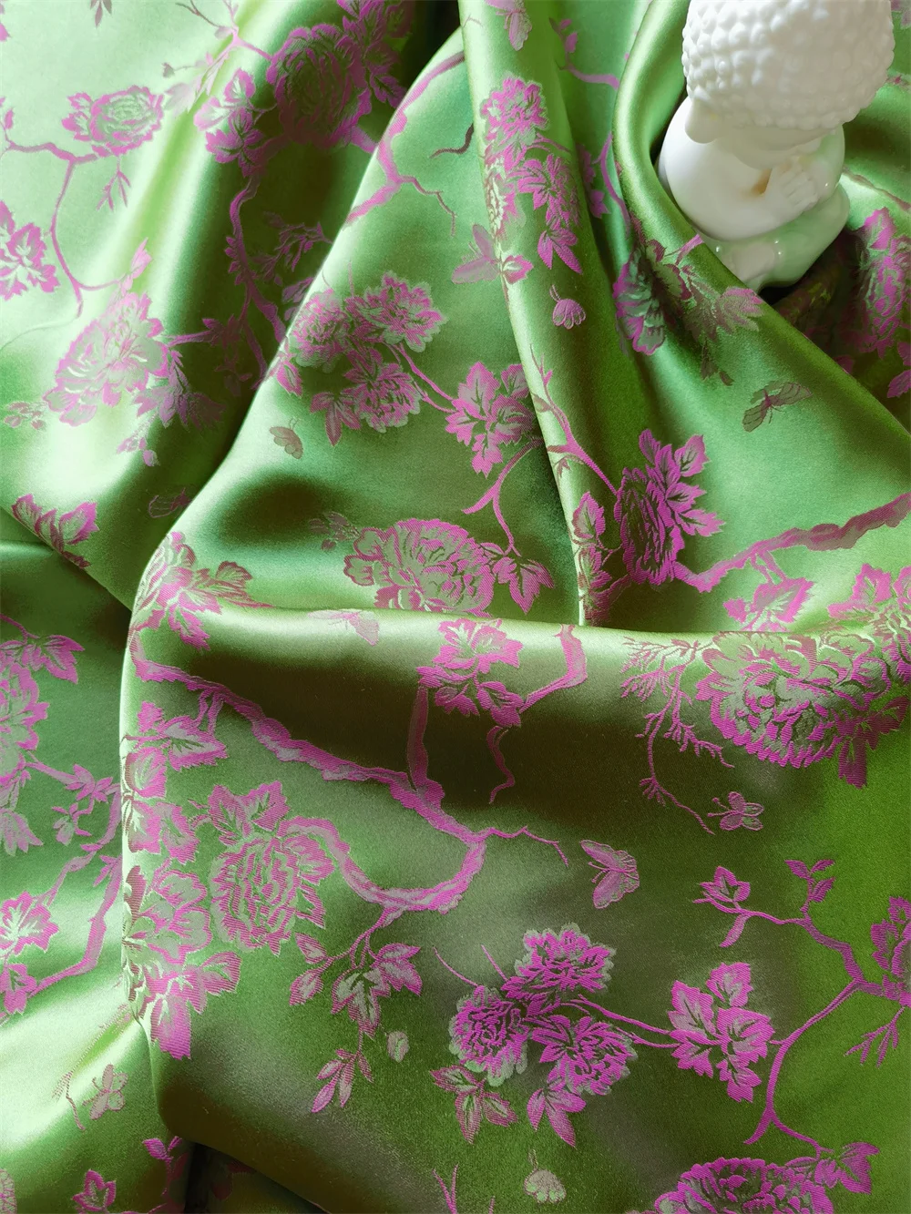 Winding Flowers Interwoven Silk Jacquard Fabric Cheongsam and Dress Lining Fabric