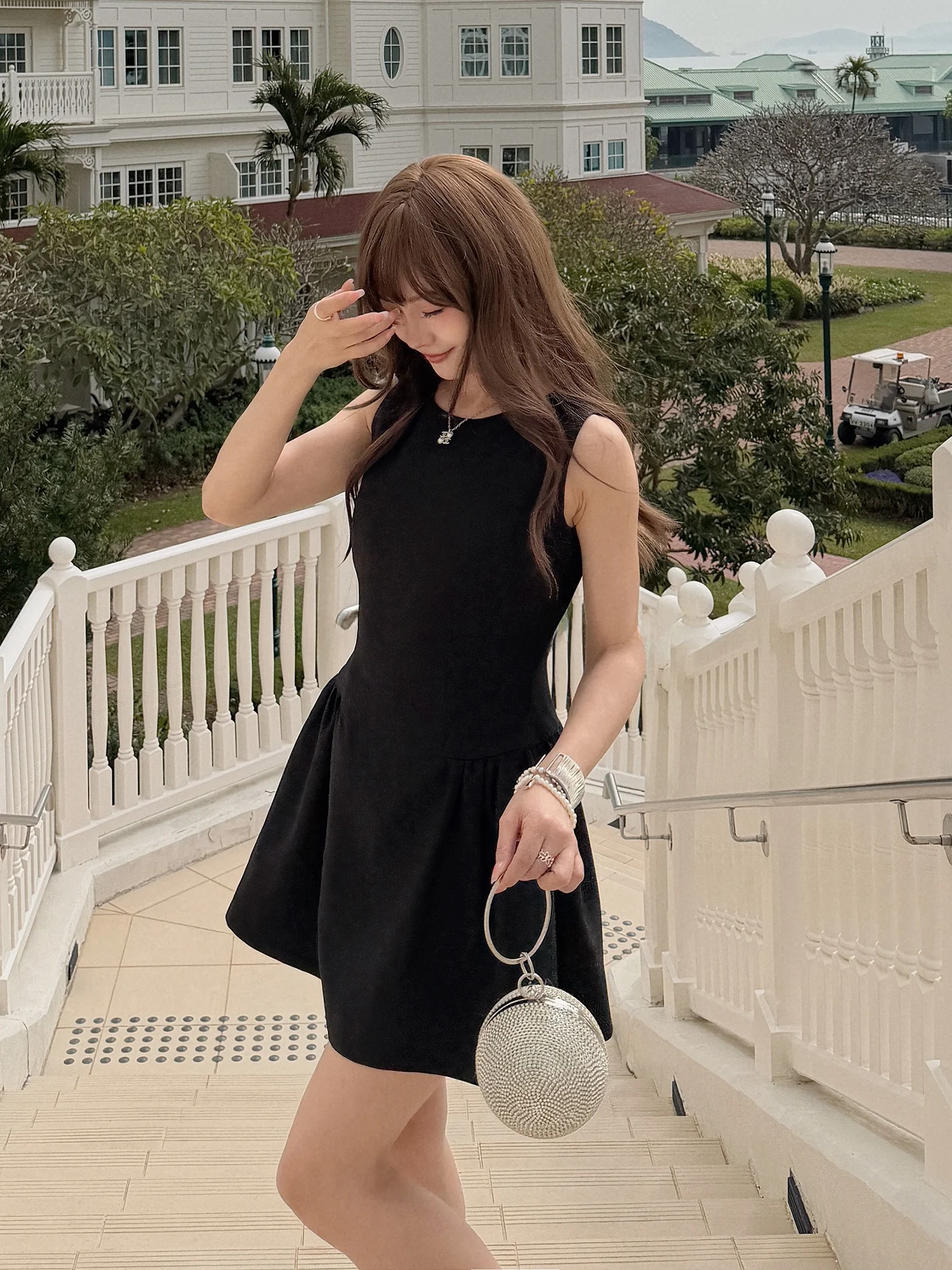 

Платье QCEO Commuter Simple Style с круглым вырезом без рукавов, черное, приталенное, А-силуэт, весна-осень, полиэстер