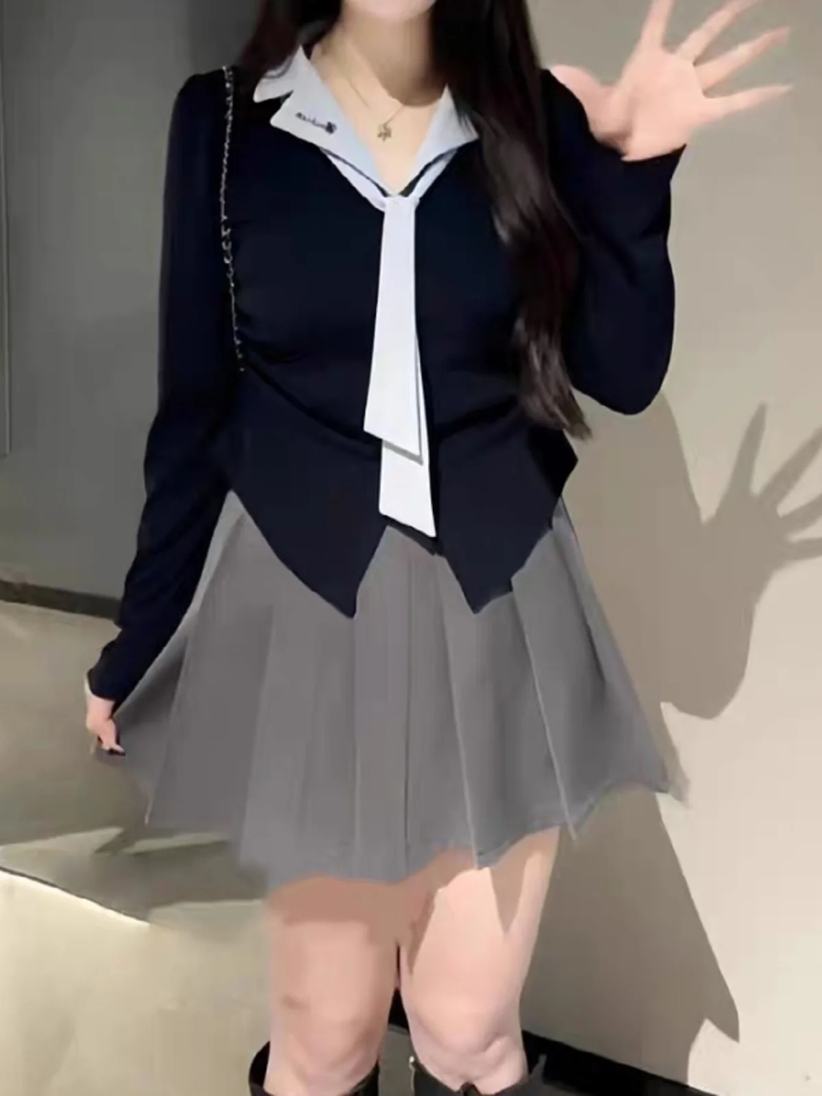 เสื้อยืดผู้หญิงทรงวี แขนยาว ดีไซน์กระชับเอว แฟชั่นฤดูใบไม้ร่วง ไซส์พลัส วัสดุคุณภาพสูง