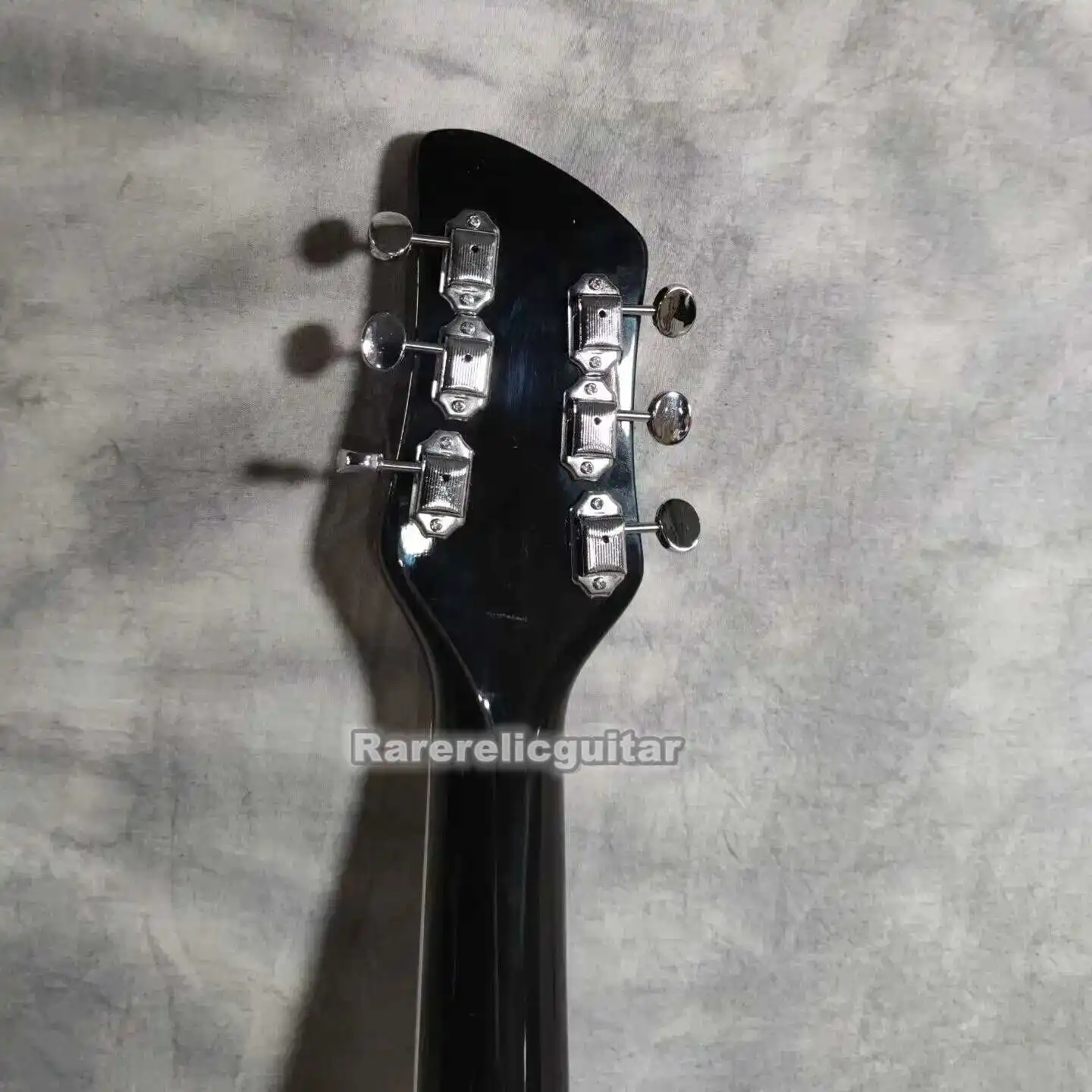

12-струнная черная электрогитара, гриф из палисандра, серебряная фурнитура