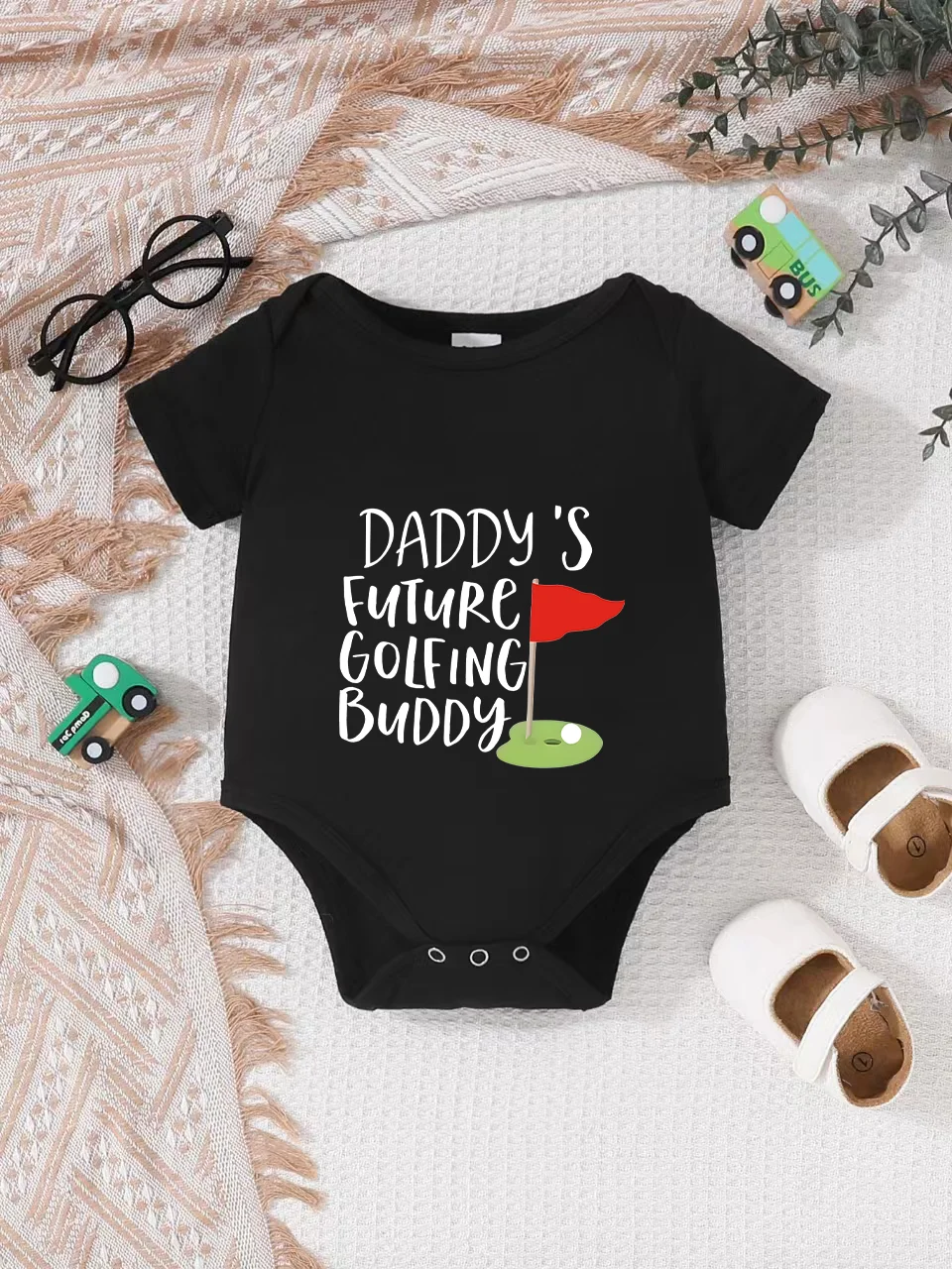 Baby short-sleeved triangle bodysuit, fun letter print, button design, easy to care for, suitable for new parents.