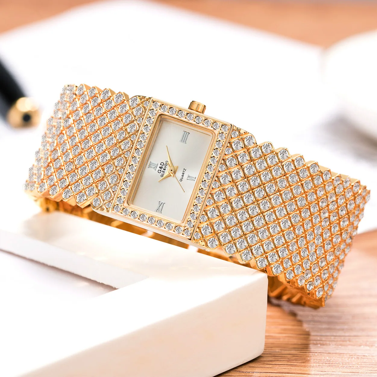 New Ladies Fashion Casual Bracelet Watch Japanese Movement Quartz Watch Diamond Stainless Steel Band Women\'s Watch Gift Watch