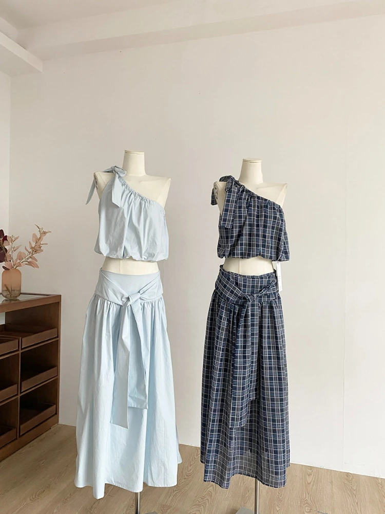 

Летний новый комплект из двух предметов: топ на бретелях с открытыми плечами и длинная юбка с завышенной талией на шнуровке, однотонный, в корейском стиле, универсальный, свободный крой.