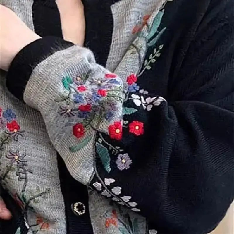 中国風の黒のパッチワークニットカーディガン女性秋の新花刺繍ウールセーターコート女性のレトロニット