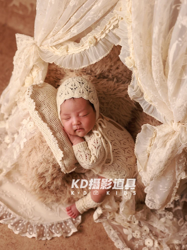 Alat Peraga Fotografi Bayi Baru Lahir Set Romper Rajut Beige + Topi + Kaus Kaki Alas Renda Tirai Renda Dekorasi Alat Peraga untuk Studio Aksesori Pemotretan Bayi