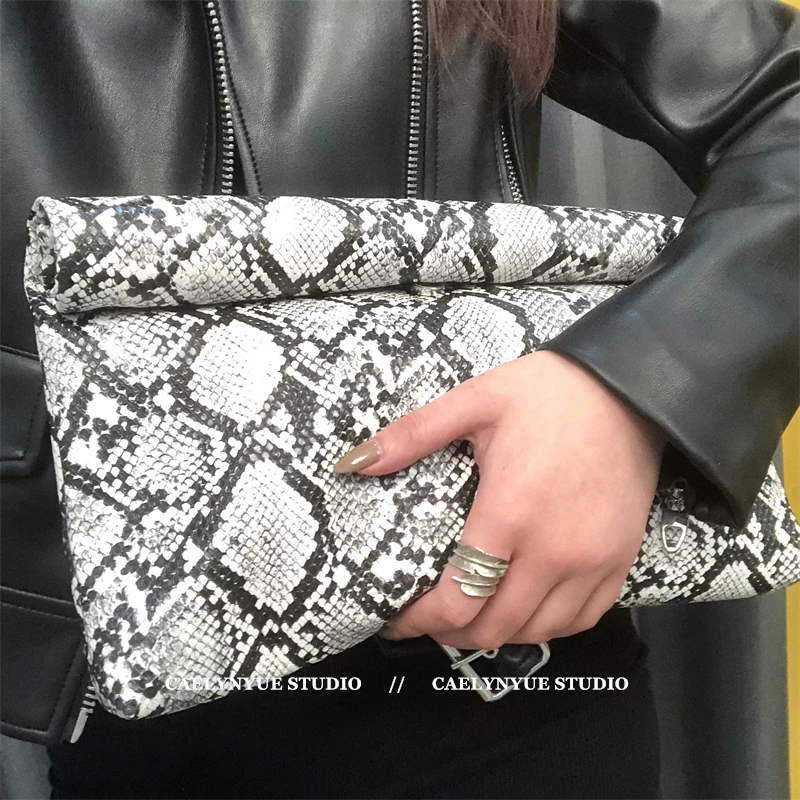 

Simple Snake Pattern Rolled Edge Clutch Bag Women Handbag Retro Casual Makeup Bag Women Envelope Bag