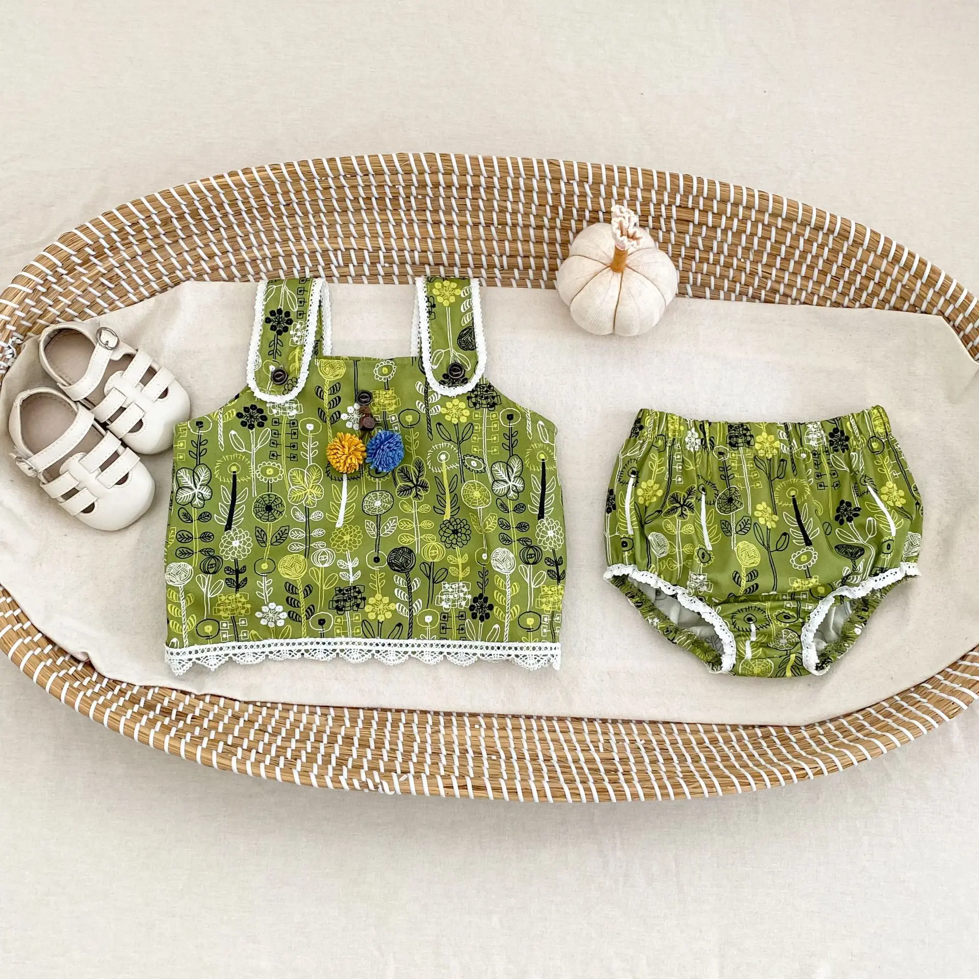 

2026 Summer Baby Girl Floral Print 2PCS Outfit Lace Trim Cami Top + Bloomer Set Toddler Casual Green Cotton Clothes