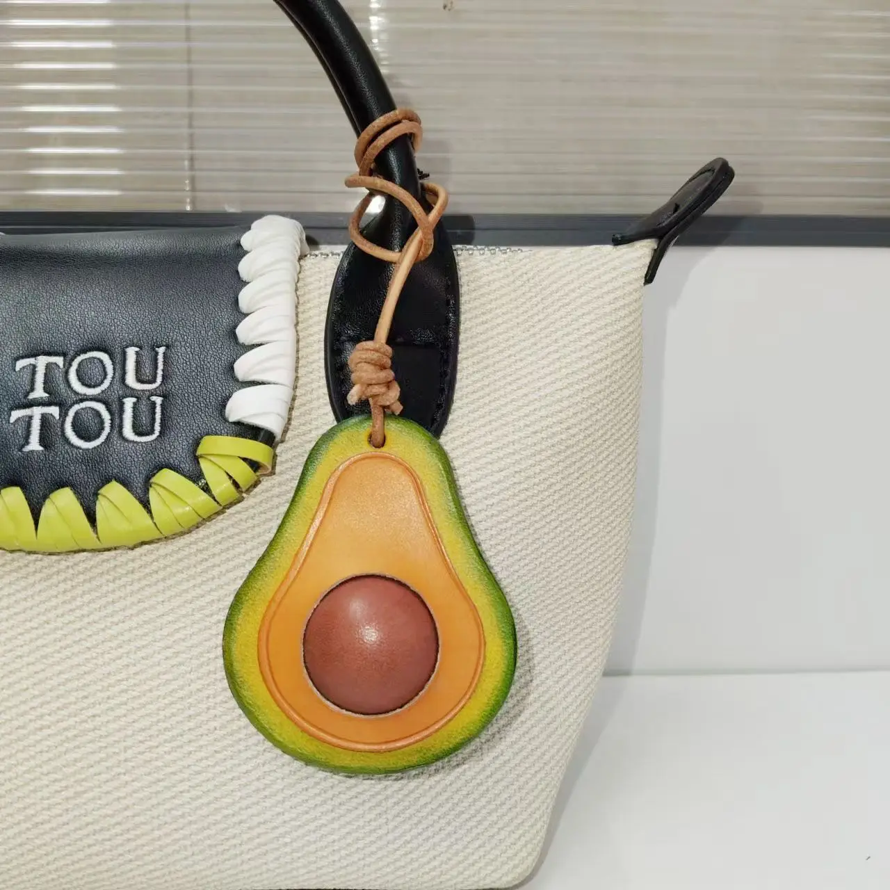 

Acrylic Avocado Pendant Cute Keychain Women's Exquisite Bag Pendant Creative Car Keyring Hand Rope Bags Gifts