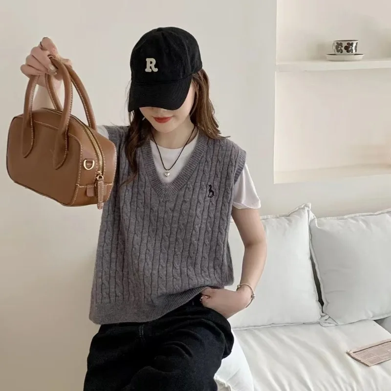 Women Sweater Vest Casual V-neck Retro Preppy Style Sleeveless Pullover Crop Top Oversize Sweater свитер женский Knitted