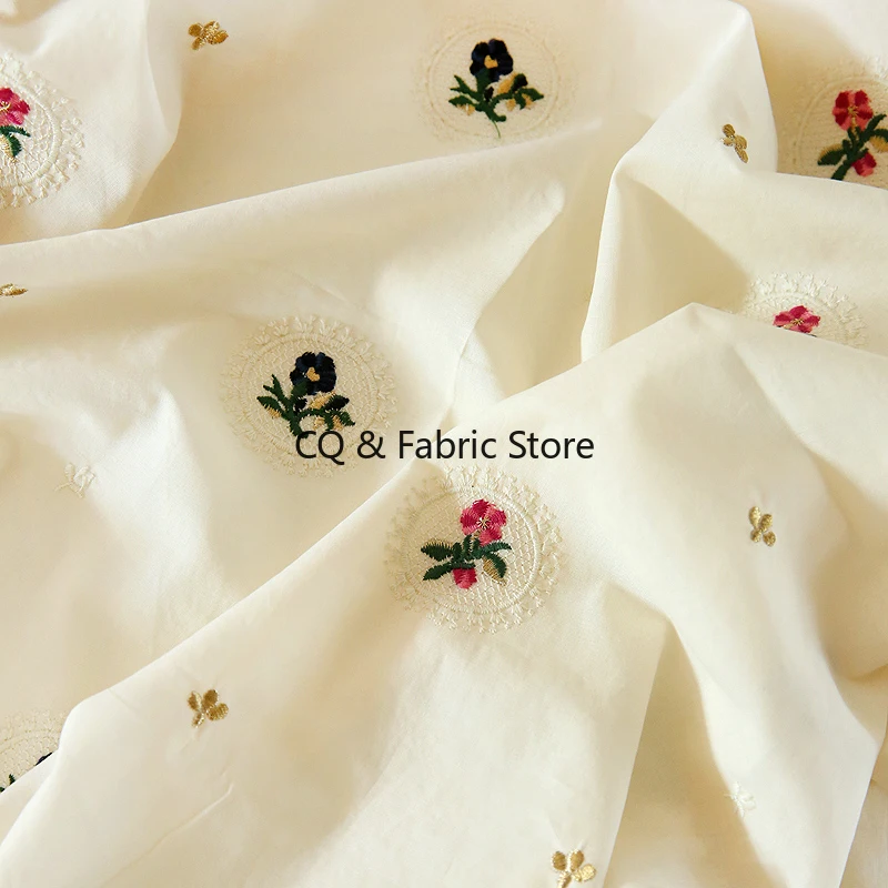

Бежевая европейская цветочная золотая шелковая вышивка с цветочной хлопчатобумажной ткани для классической юбки, рубашки по метрам