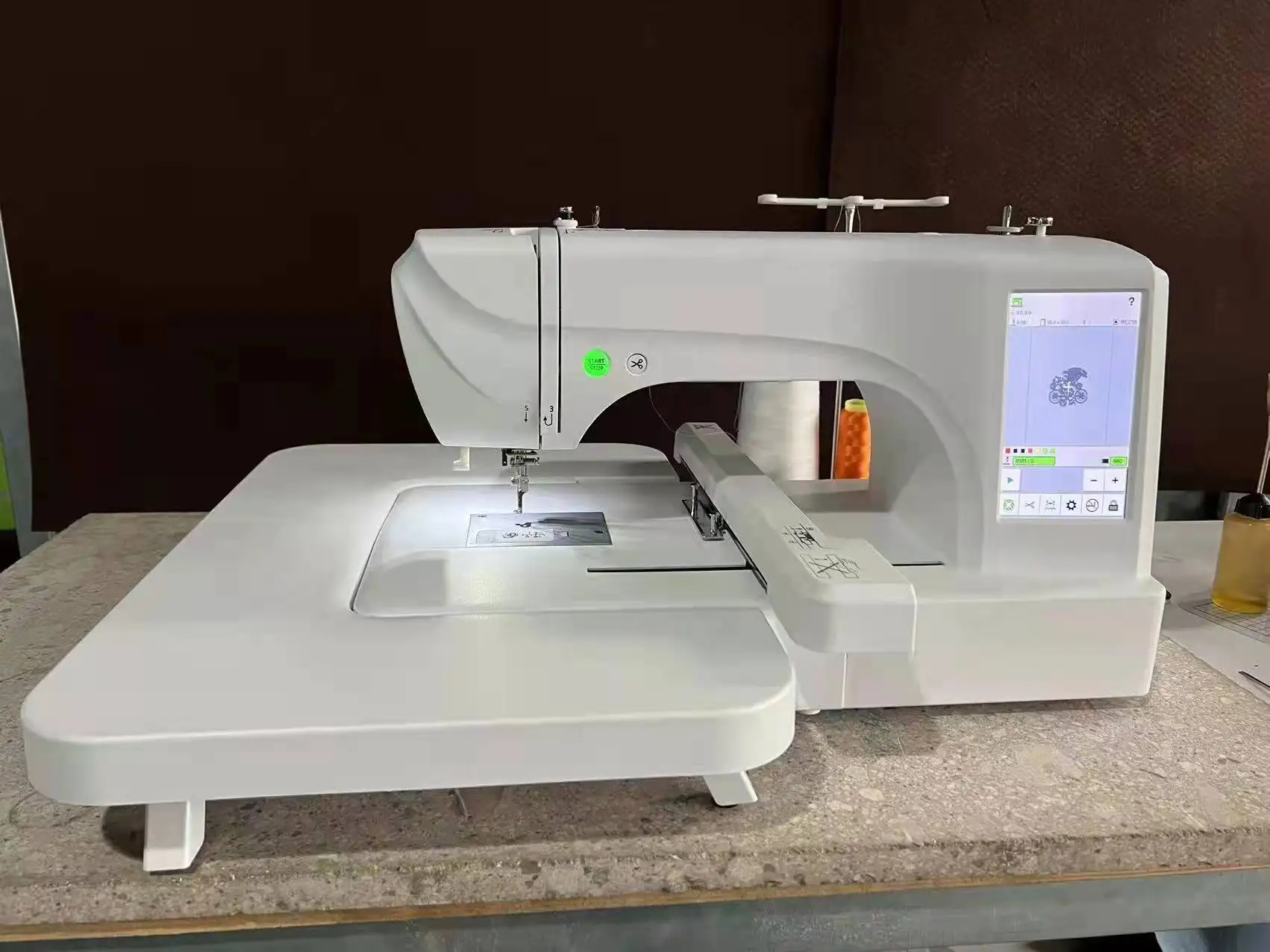 Yeshi Household electric mini portable electric crafting mending sewing machine with LCD panel embroidery machines for garment