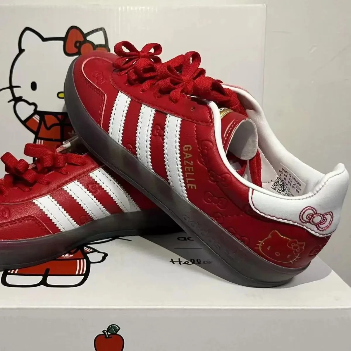 Zapatillas de deporte originales de Hello Kitty, bonitos zapatos planos Retro con estampado de corte bajo, zapatos informales a rayas con bloqueo de Color a la moda para estudiantes de dibujos animados