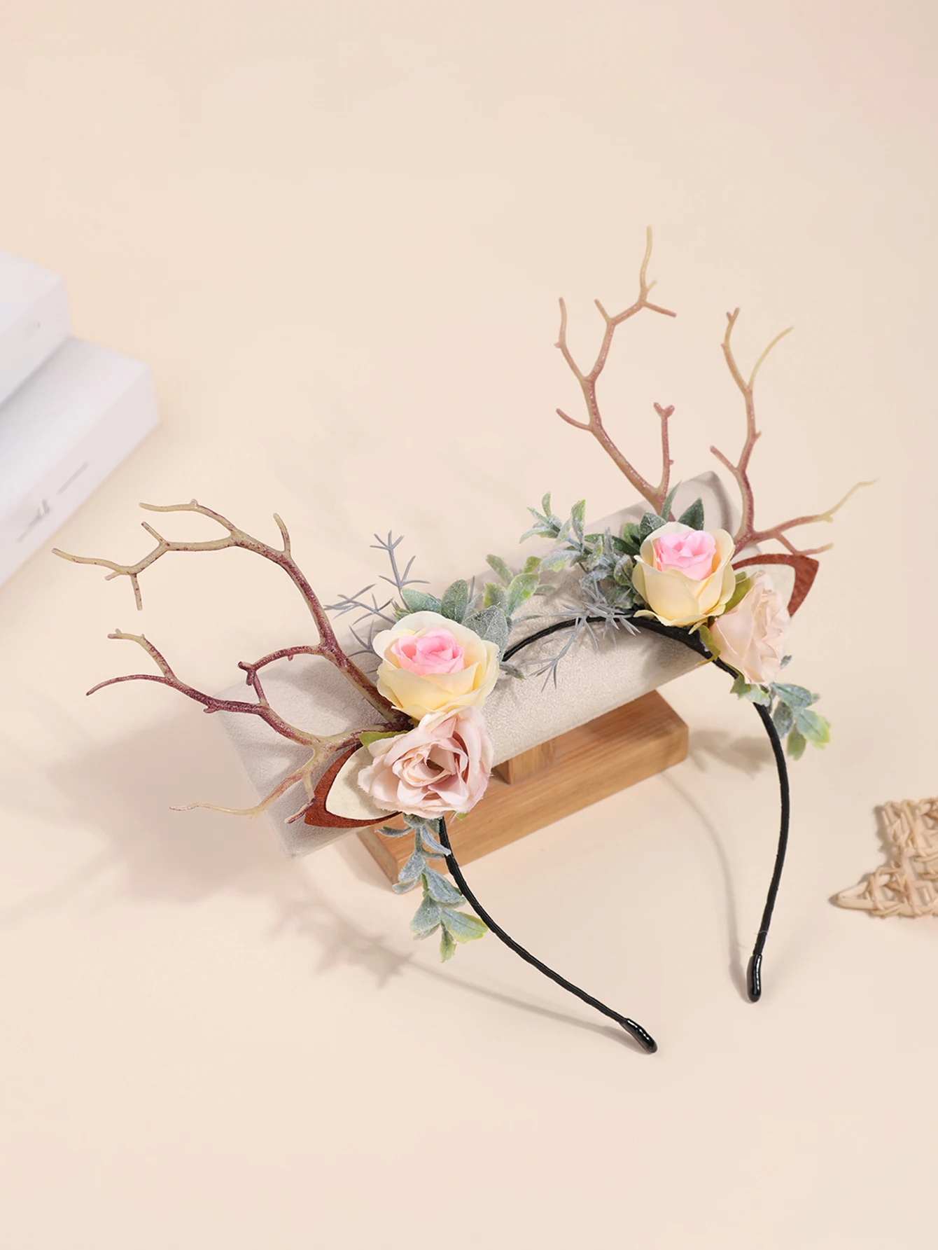 Haarband mit synthetischen Geweihblumen im Wald-Stil, Feenhaarband mit Baumspitzen, Cosplay-Kopfbedeckung für Weihnachten und Halloween, Foto- und Videodrehszenen – Detail 9