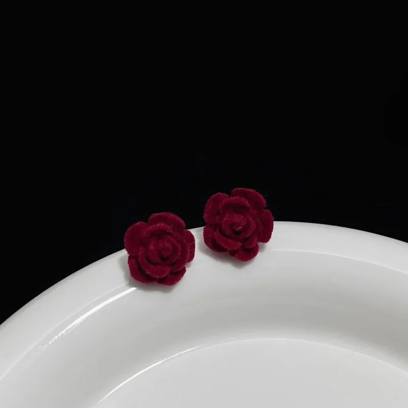 New Retro Flocked Rose Earrings, Artistic French Burgundy with A Luxurious Feel for Women\'s Jewelry