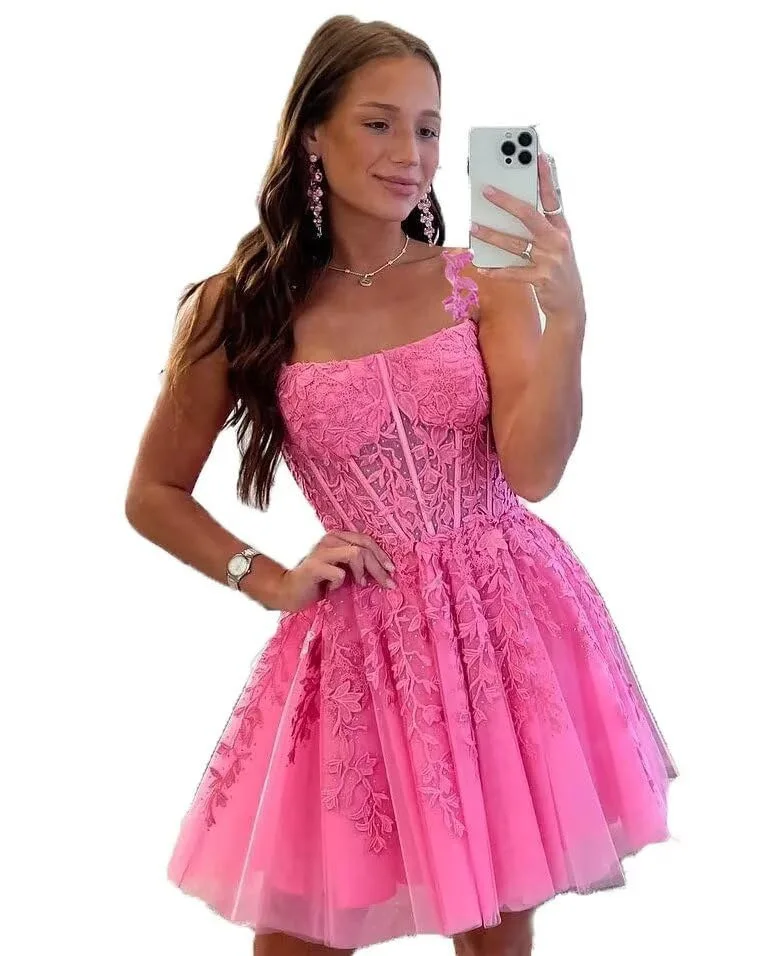 vestidos-de-coctel-mini-personalizados-con-tirantes-finos-apliques-y-tul-para-fiesta-de-graduacion-o-regreso-a-casa