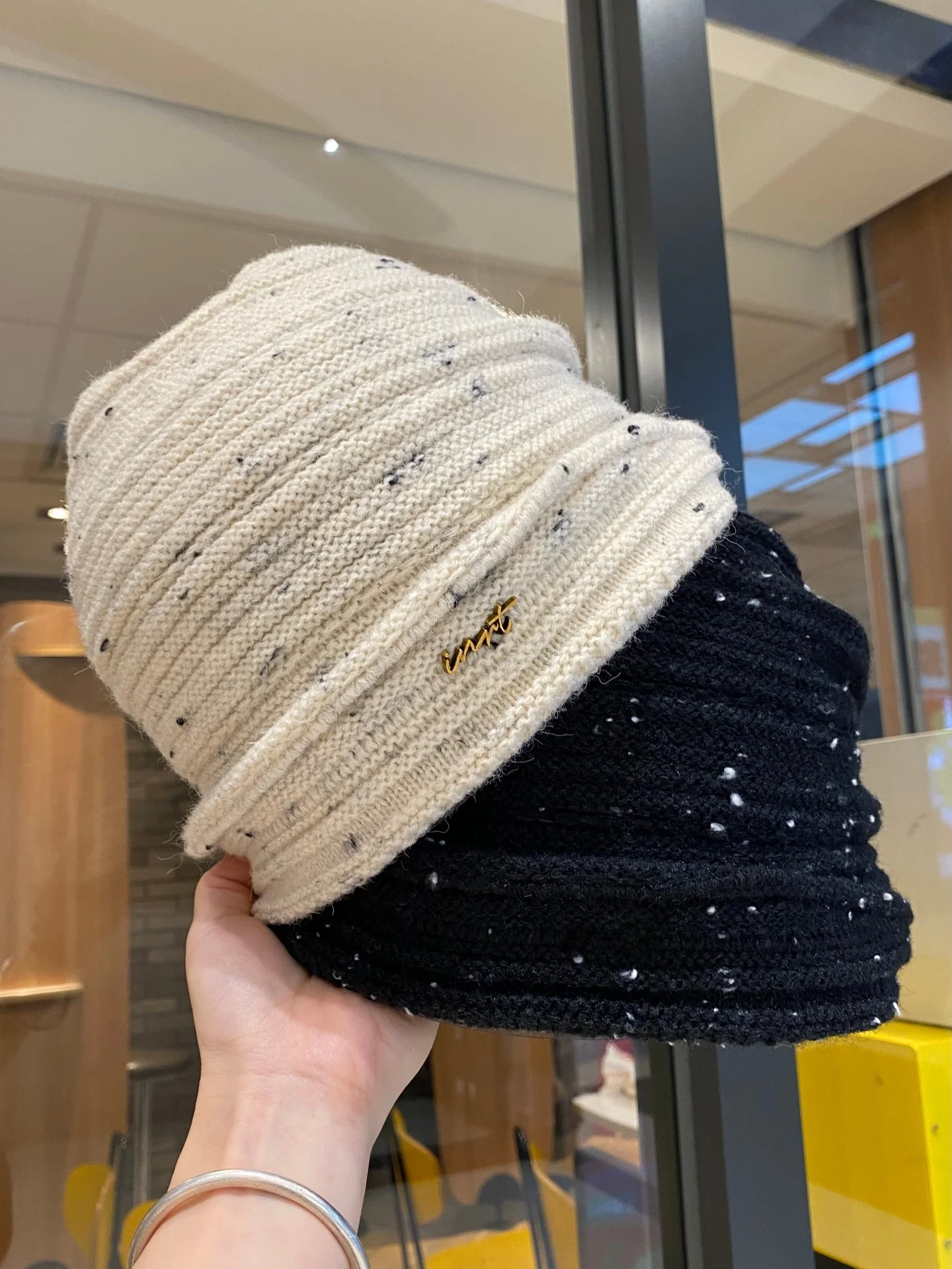 korean-style-retro-shiny-knitted-large-head-size-women's-autumn-winter-new-fashionable-face-slimming-fleece-hat-all-match-cap