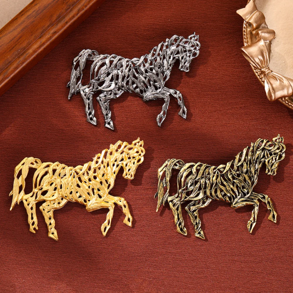 

Simple Hollow Horse Brooch For Women Men Personality Alloy Smooth Animal Pin Brooch Fashion Accessories Collar Brooches Clothing