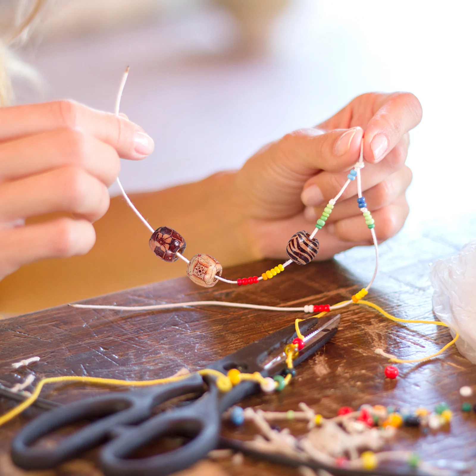 100개 페인트된 드럼형 원형 나무 구슬, 쥬얼리 공예 제작 DIY 팔찌 목걸이 용품 페인트된 나무 구슬