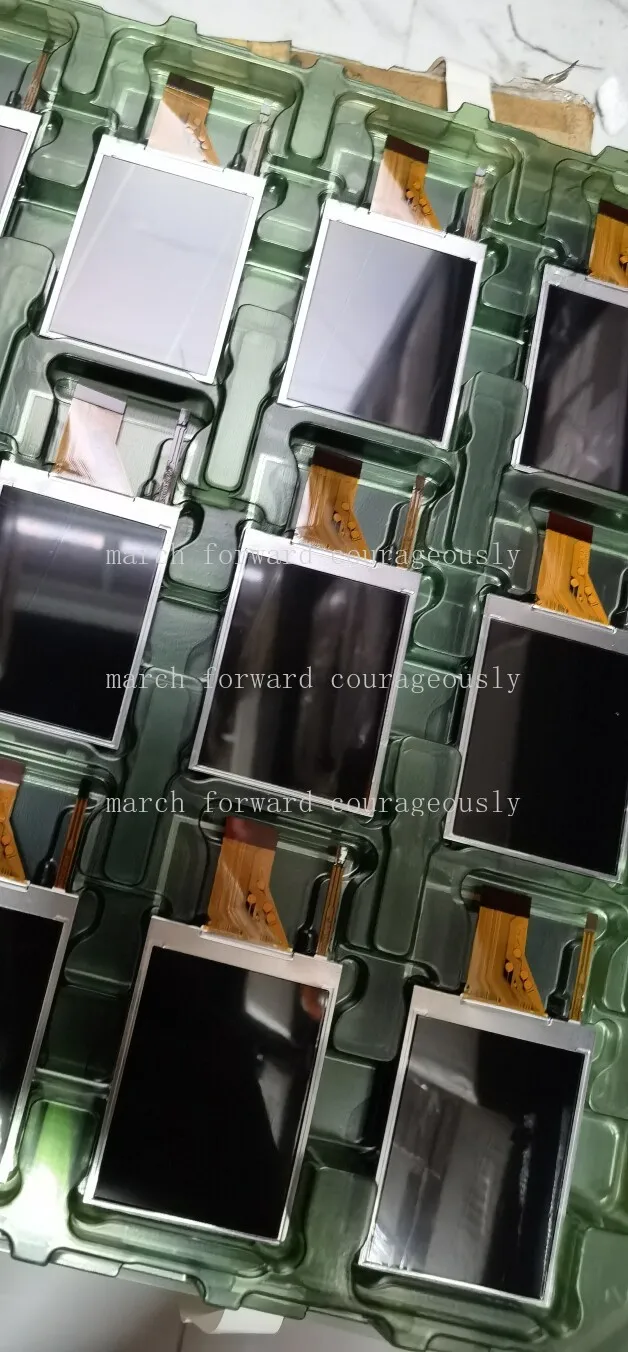 

Для Nikon S210, S202, S550. Новый ЖК-экран с темными углами.