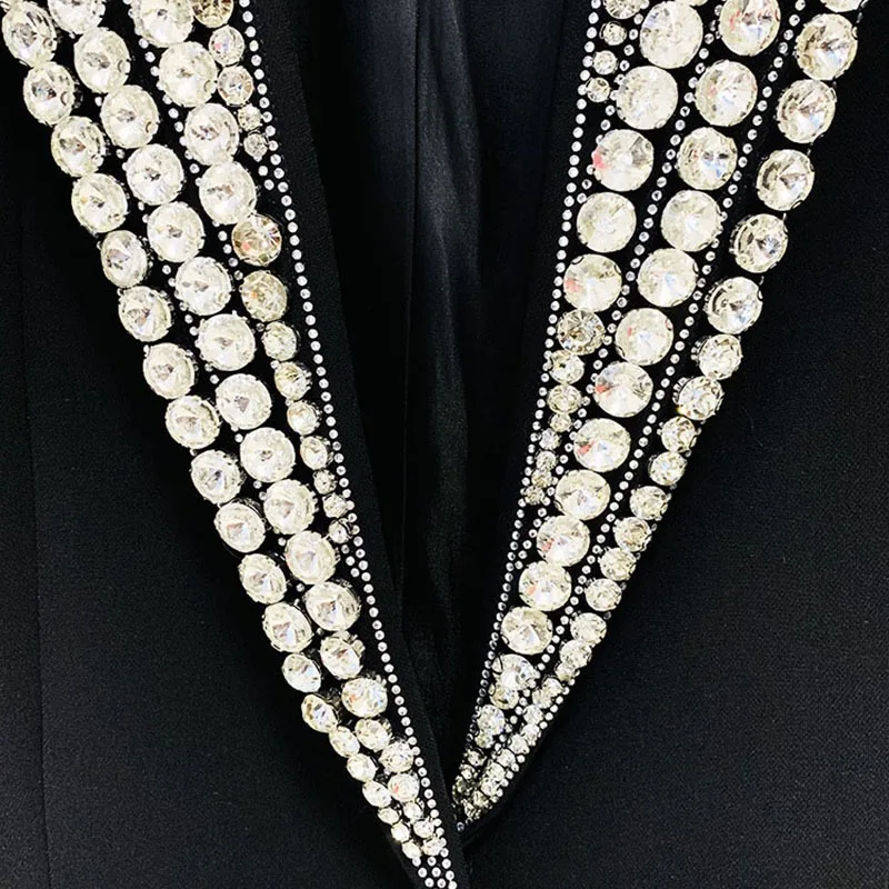 Terno slim fit com botão de pérola cravejado de diamantes para serviço pesado