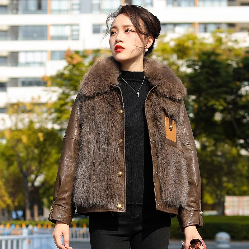 

2023 Winter Short Imitation Fox Fur Fur Coat Women Fashion Thicken Warm Jacket Female Long Sleeve Stitching Luxury Fur Outercoat