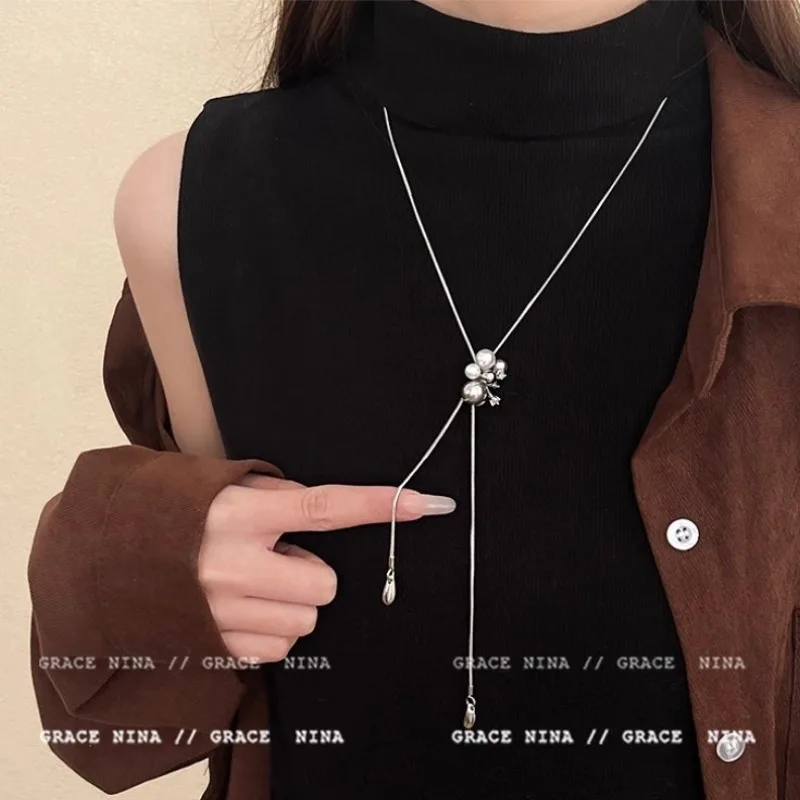 الفرنسية الرجعية اللؤلؤ قلادة المرأة مهدب تصميم تحسس ضوء الفاخرة المتخصصة الترقوة سلسلة المختنق سحب سترة سلسلة #3