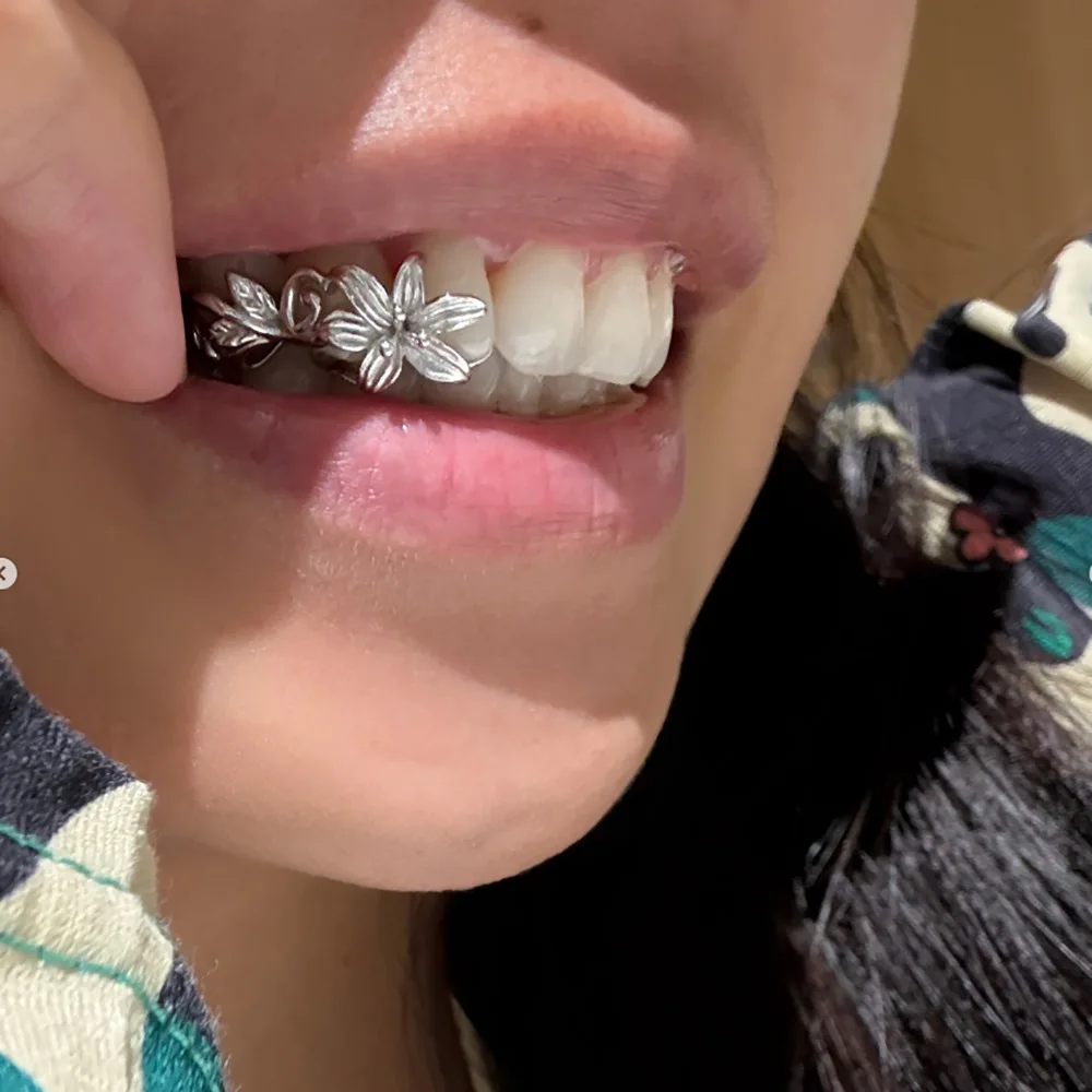 Wholesale Flower Vine Carved Top Bottom Grillz Hip Hop Tooth Caps Trendy Women Halloween Cosplay Teeth Jewelry