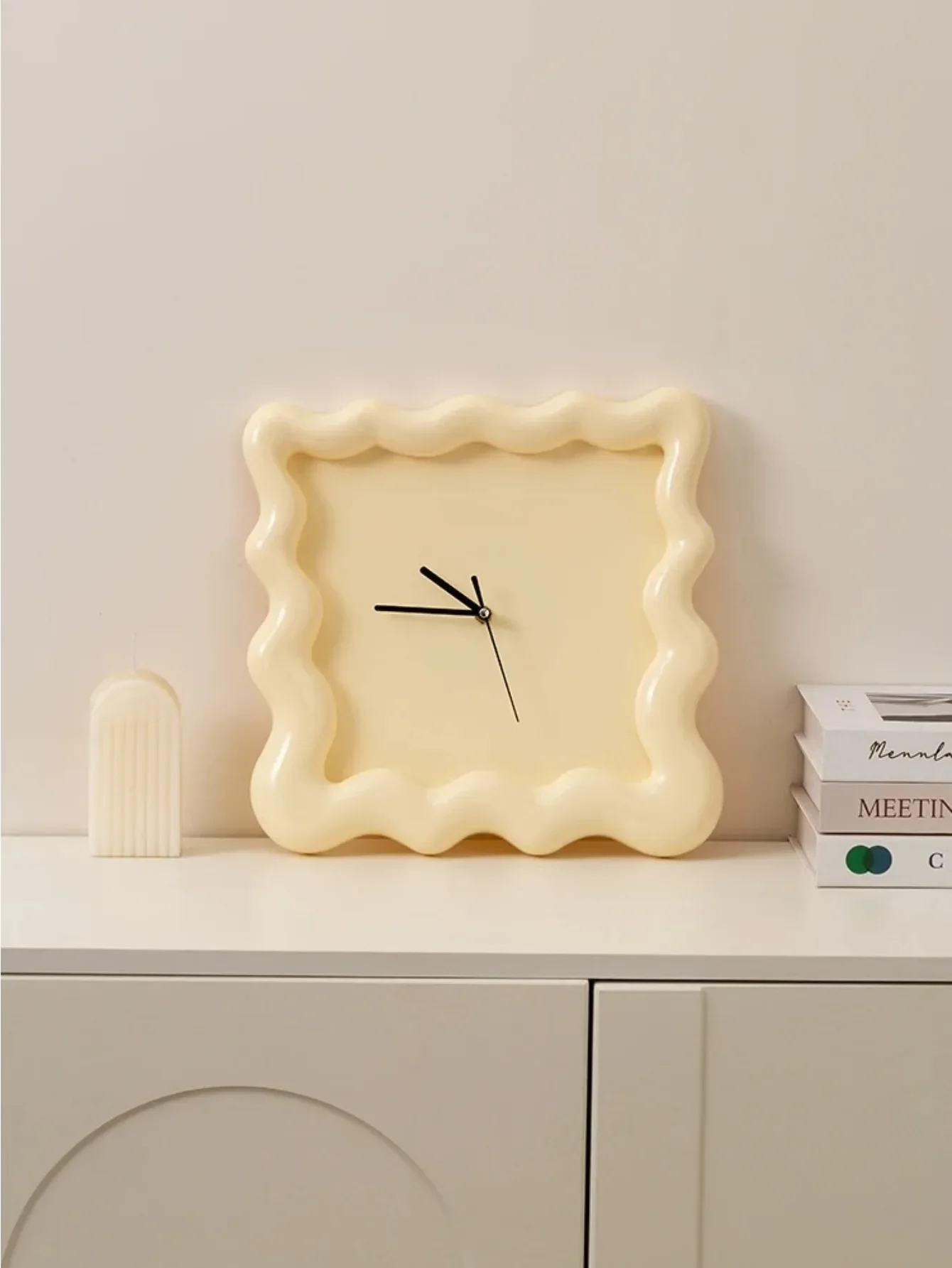Nordic Table Clock Cream Wall Mounted Clock Dining Room Living Room Wall Hanging Decoration Morden Coffee Table Ornaments