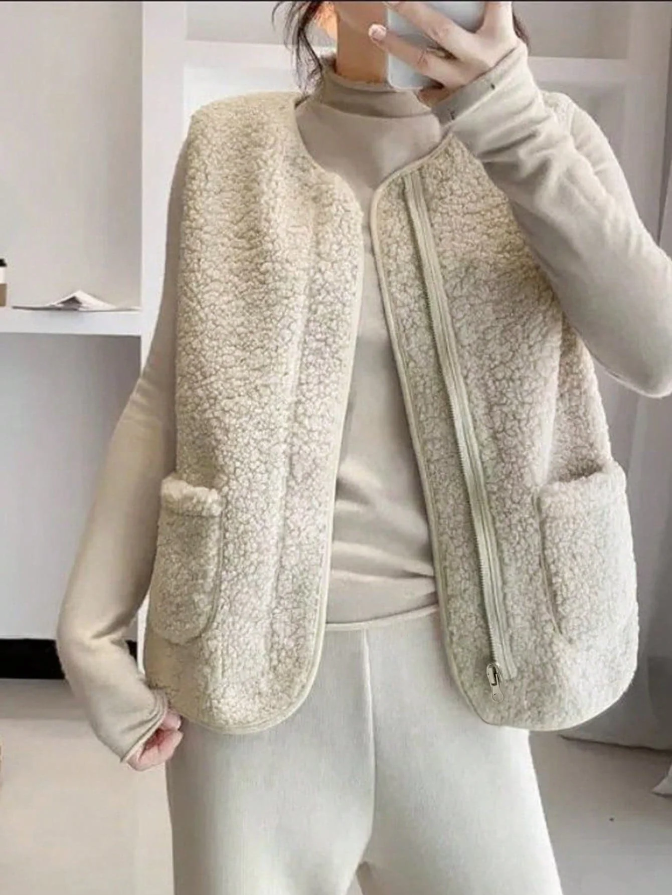 Autumn and winter Lamb fleece vest outside wearing coat vintage wind vest women fur one fashionable vest solid color Sherpa