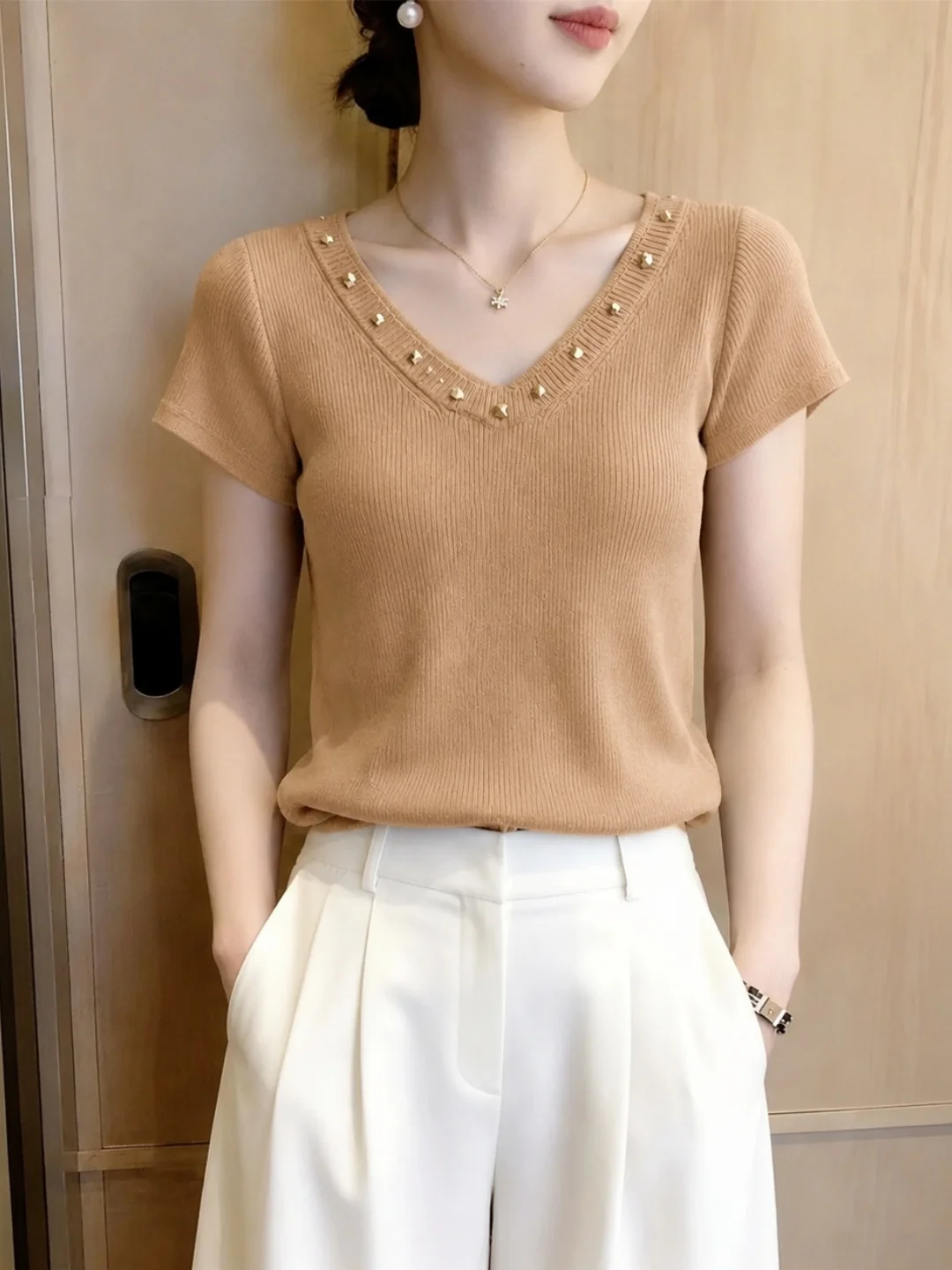 V-Neck Knitted Top with Beads Soft Comfortable Short Sleeve Summer Fashionable Youthful Korean Style Straight Cut Knitwear