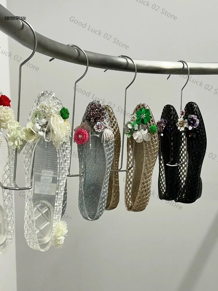 Sandalias abiertas con punta puntiaguda de nuevo estilo con suela plana, zapatos estilo gelatina, zapatos de bricolaje, florales hechos a mano con cristales y nettin