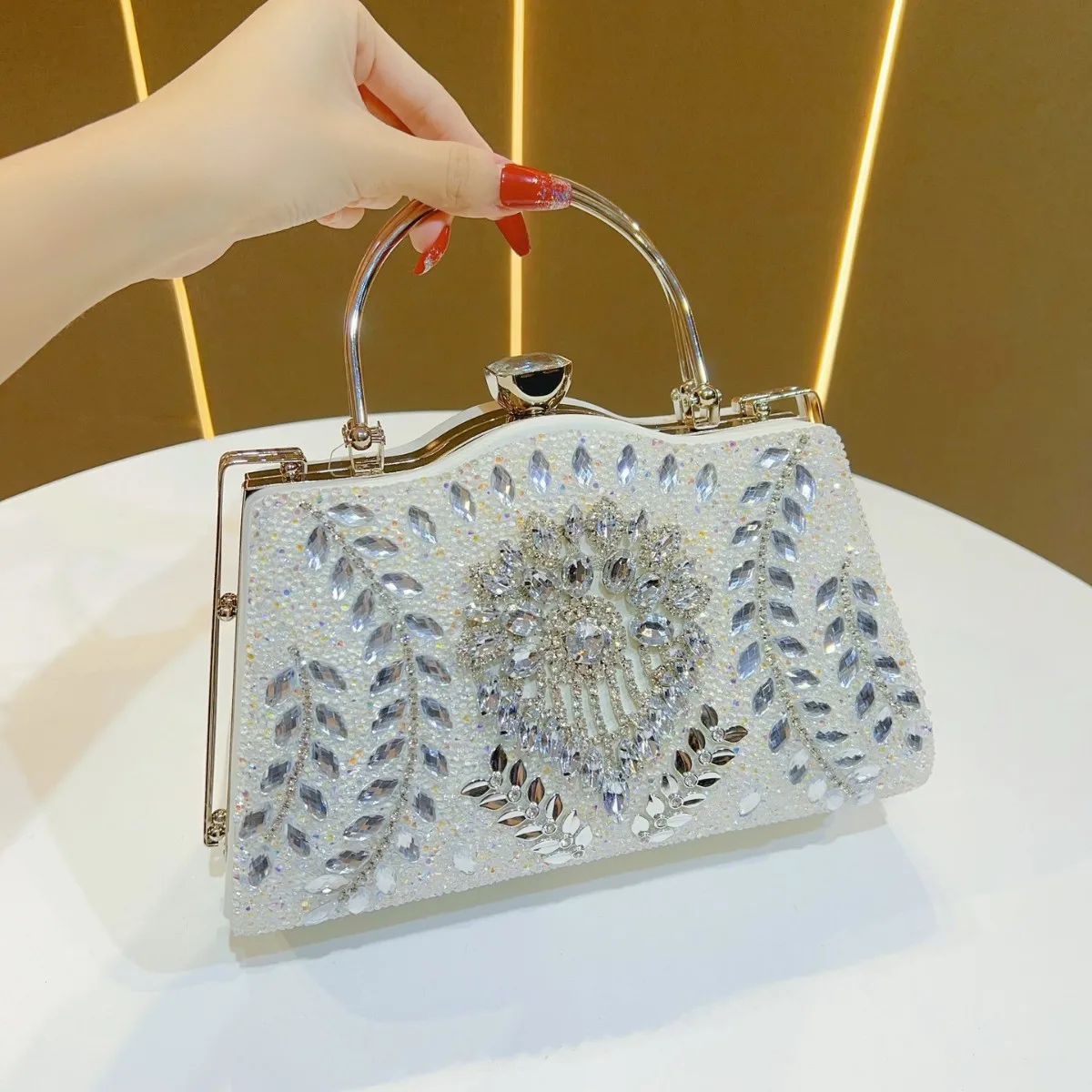 

Large Capacity Diamond-Studded Women’s Handbag Elegant Evening Crossbody Bag Single Shoulder Stylish Female Purse Fashion Party