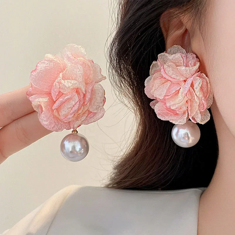 الوردي زهرة كبيرة أقراط دون ثقوب الأذن 2025 جديد مبالغ فيه كاميليا اللؤلؤ قرط كبس شعبية المتخصصة تصميم الراقية قرط كبس