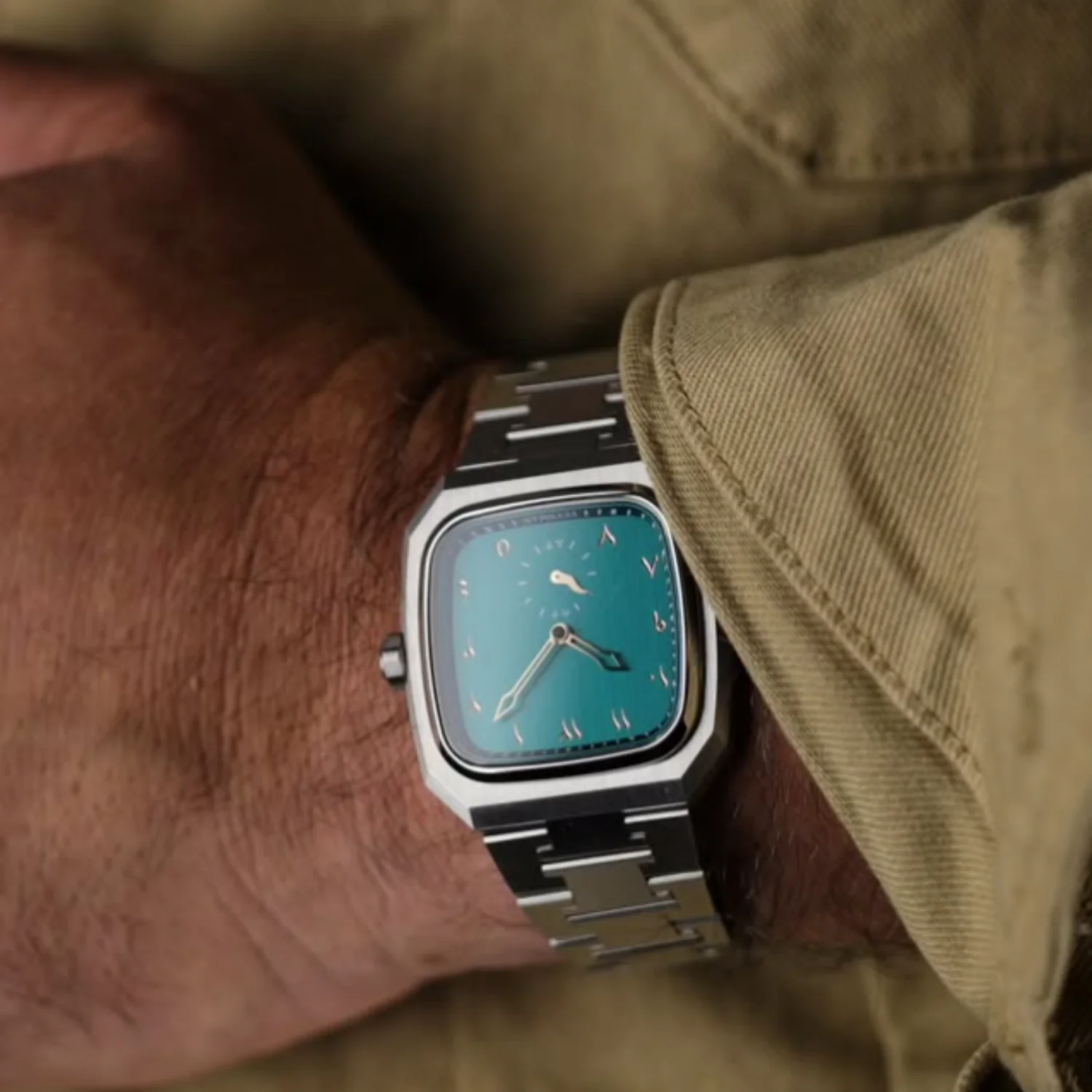 Quartz Watch for Man Square Series Stainless Steel Watch with Japanese Movement 41mm Diameter 10mm Thickness Waterproof 30 Meter