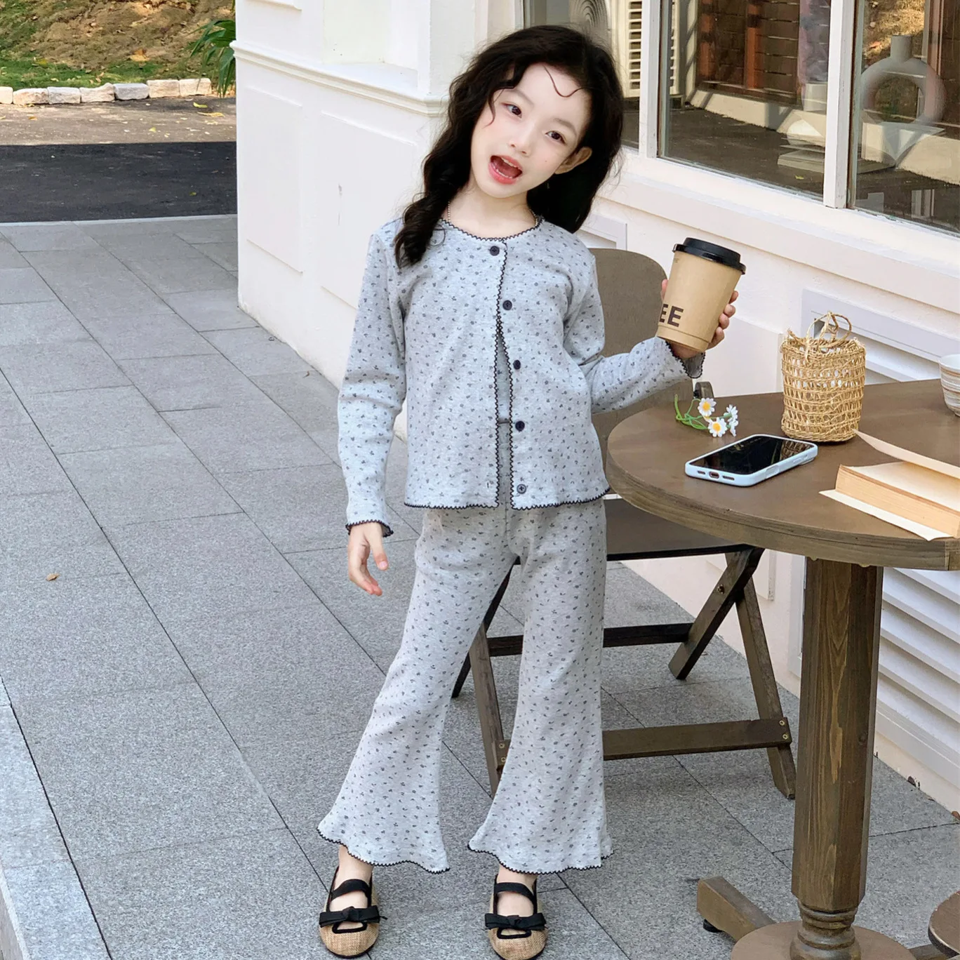 

2026 Spring New Product Girls Small Floral Cardigan Vest Flared Pants Korean Version Small Fresh Three-piece Set