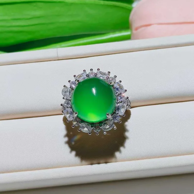Exquisite Trendy Green Chalcedony Inlaid Ring