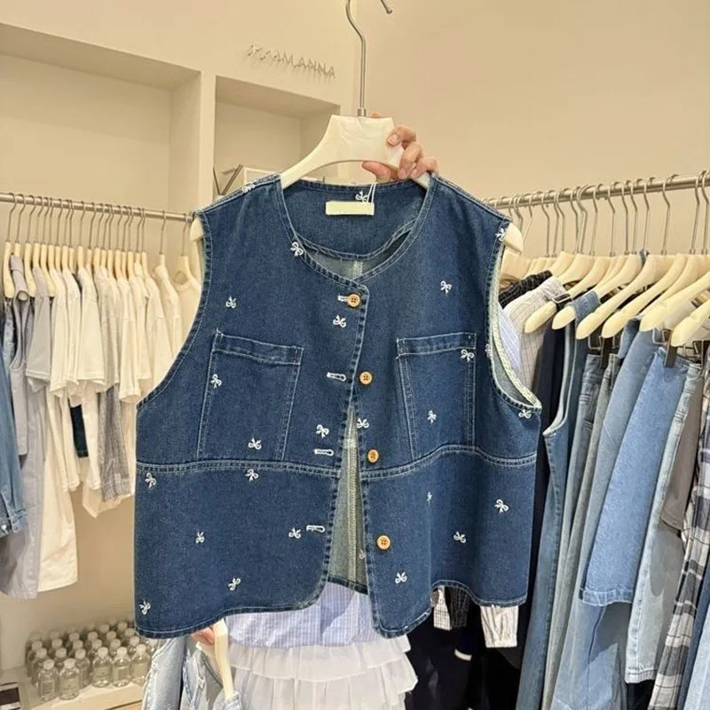 

Retro Blue Floral Embroidery Heavy Duty Denim Short Vest Women's Style Sleeveless Top Cotton Lyocell Polyester Blend